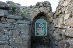 Крепость Фуна, руины церкви Феодора Стратилата