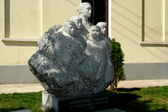 Памятник Крымскому учителю в Симферополе